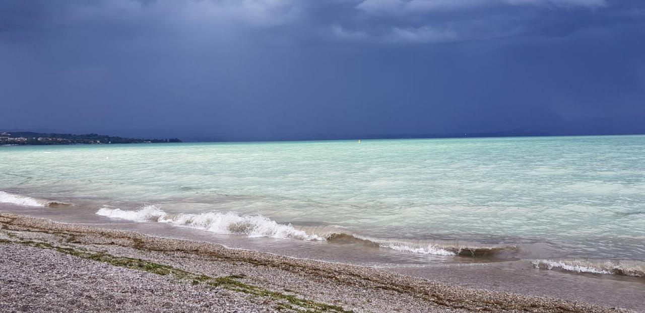 Manu Le Vele Casa Vacanze デセンツァーノ・デル・ガルダ エクステリア 写真