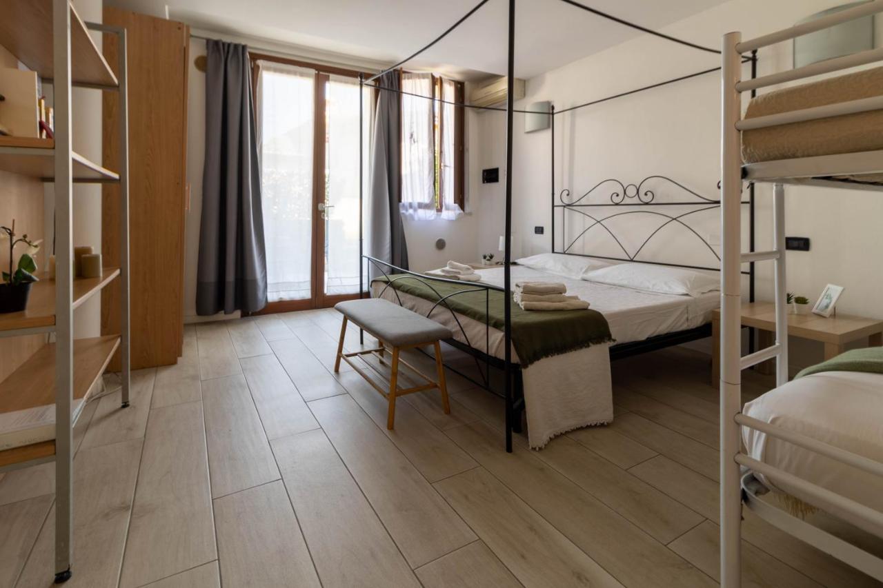 Manu Le Vele Casa Vacanze デセンツァーノ・デル・ガルダ エクステリア 写真